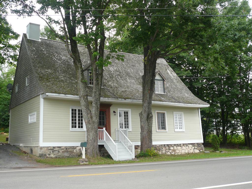 La Maison Ancestrale Guerard Saint-Laurent-de-l'ile d'Orleans Zimmer foto